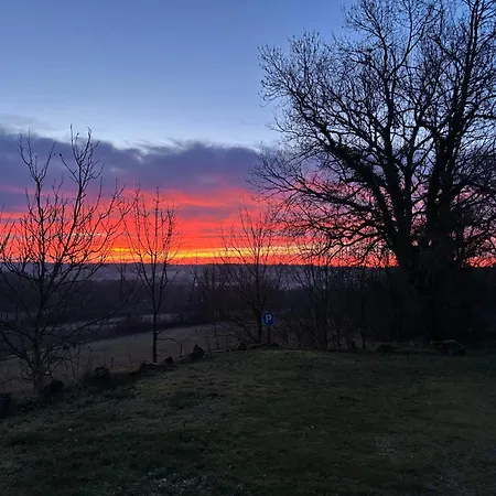 Дом отдыха Atypique 8 Personnes Pres De Cahors *