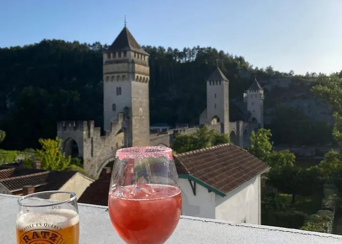 Дом отдыха Atypique 8 Personnes Pres De Cahors